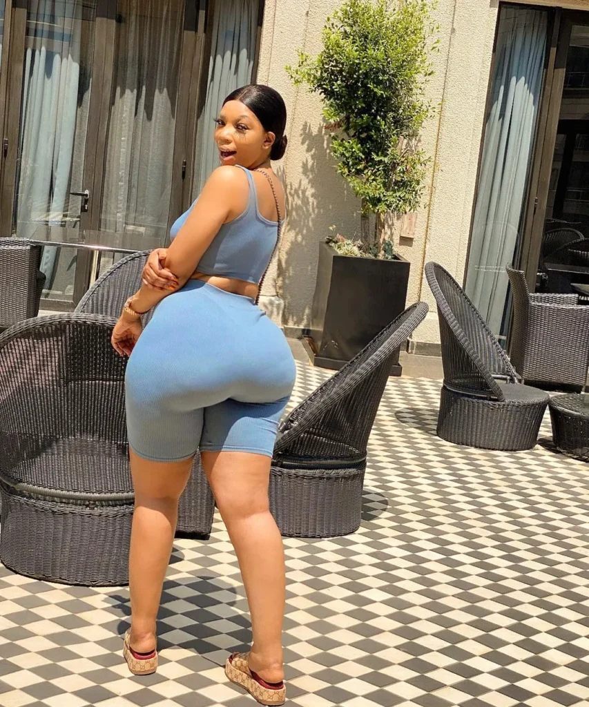 Meet Lulu Menziwa, The Hottest South African High School Mathematics Teacher